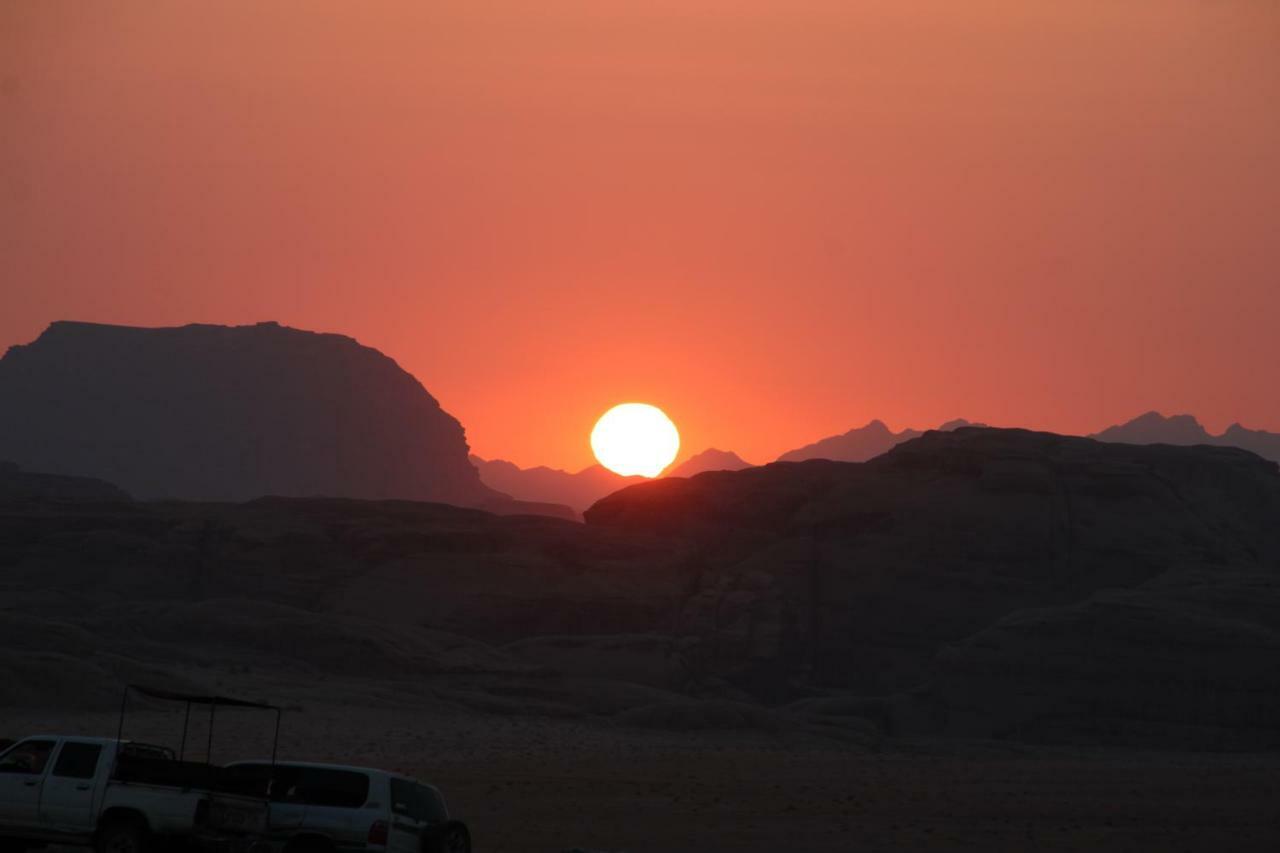 Desert Sunset & Tour Hotel Вади Рум Екстериор снимка